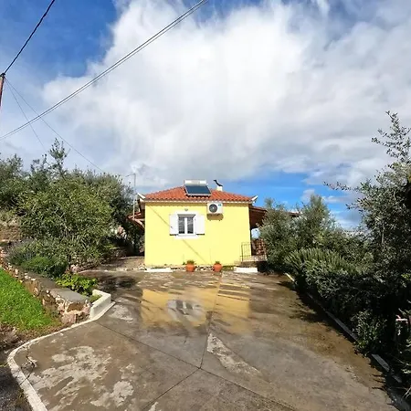 Cozy Garden With Stunning Sea Views Vasilítsion